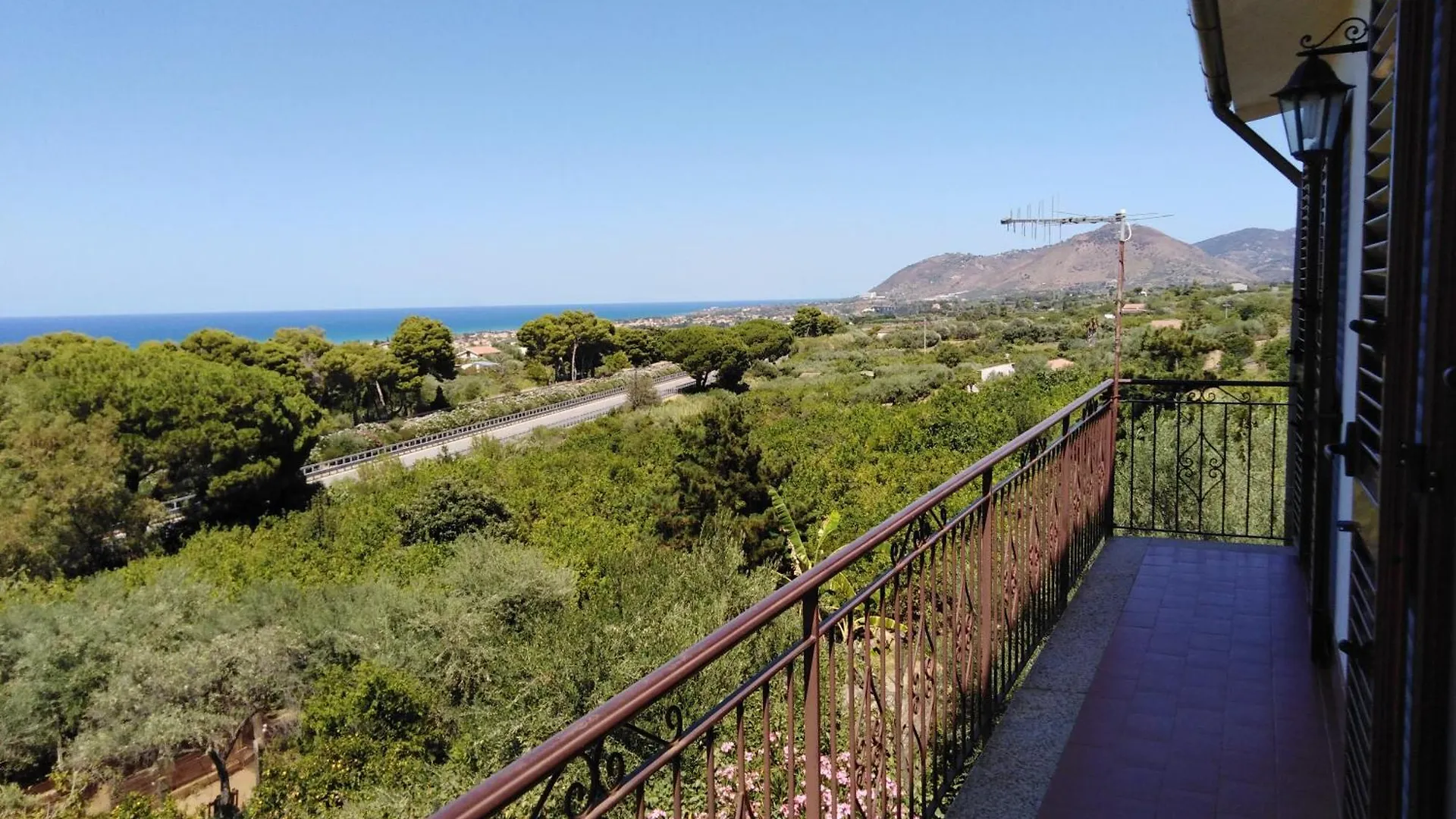 Villa Nuovo Aliru à Campofelice Di Roccella Italie